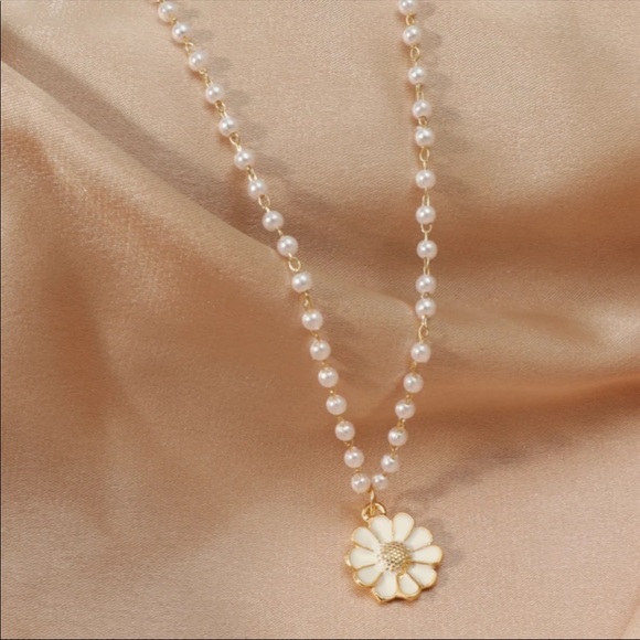 New Pearl Daisy Choker Necklace - Picture 2 of 4